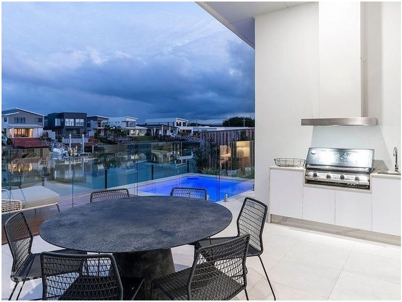 9 Santa Monica Boulevard, Hope Island QLD 4212