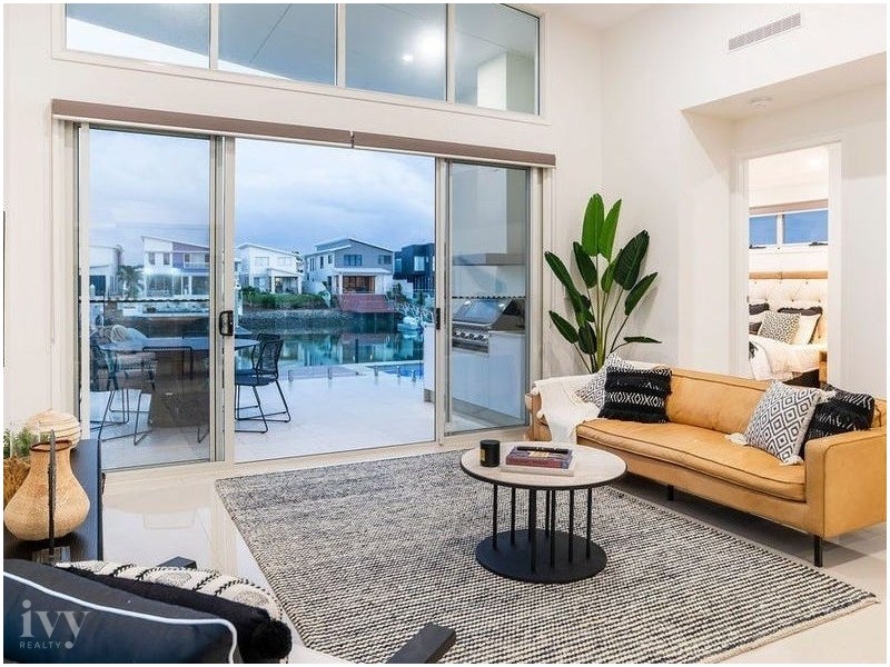 9 Santa Monica Boulevard, Hope Island QLD 4212