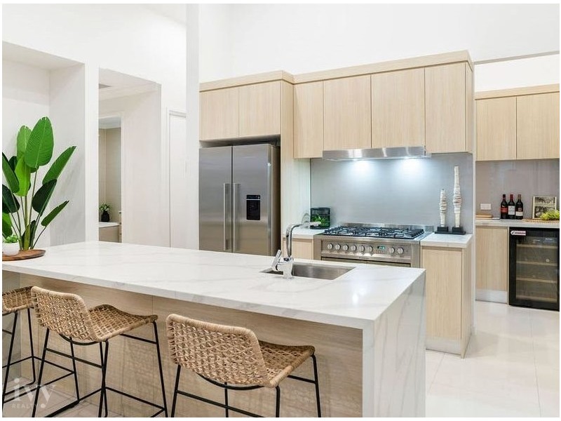 9 Santa Monica Boulevard, Hope Island QLD 4212