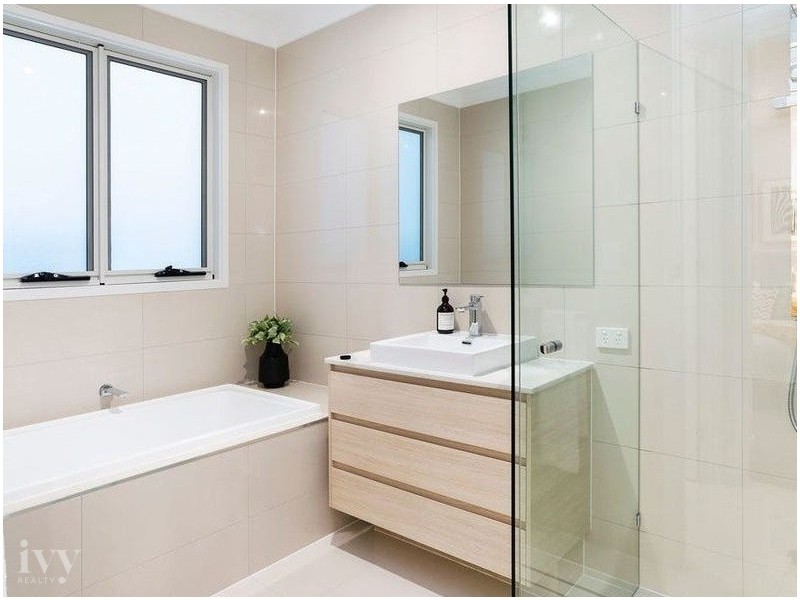 9 Santa Monica Boulevard, Hope Island QLD 4212