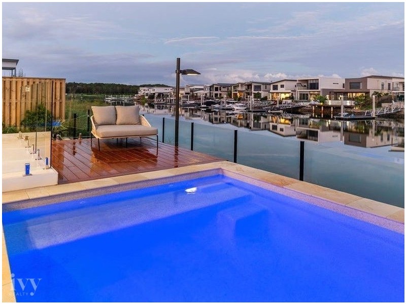 9 Santa Monica Boulevard, Hope Island QLD 4212