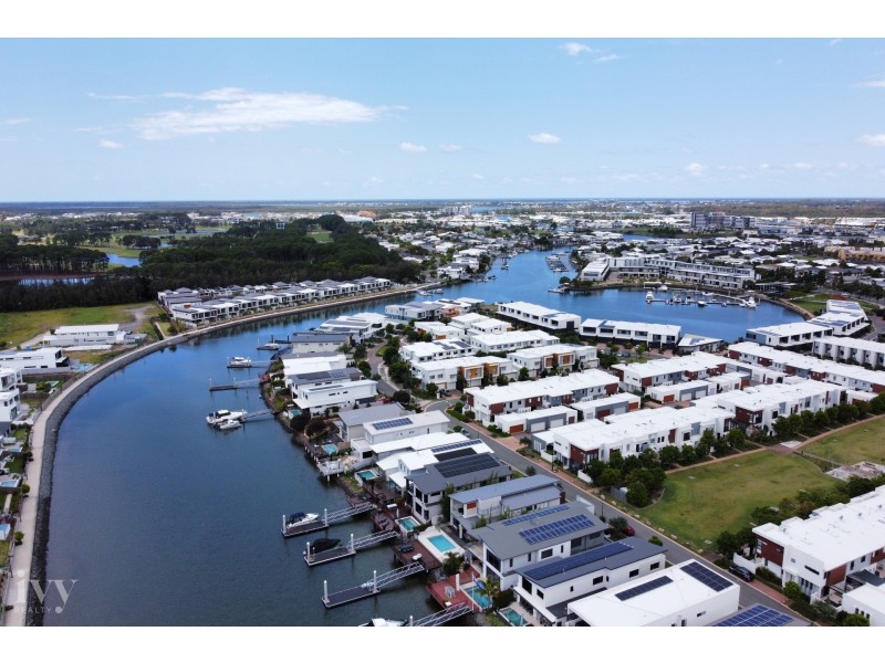 9 Santa Monica Boulevard, Hope Island QLD 4212