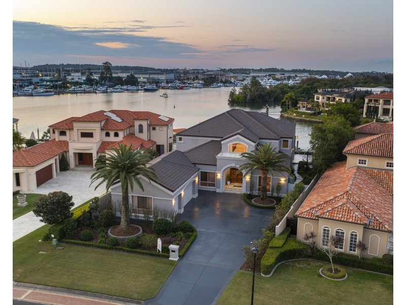3113 Riverleigh Drive, Hope Island QLD 4212