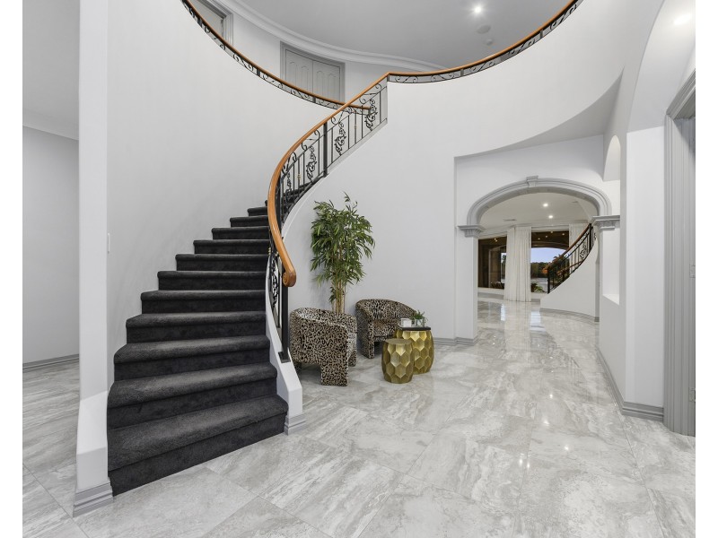 3113 Riverleigh Drive, Hope Island QLD 4212