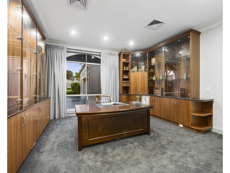 3113 Riverleigh Drive, Hope Island QLD 4212