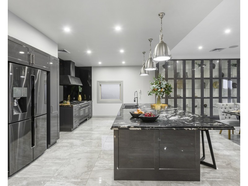3113 Riverleigh Drive, Hope Island QLD 4212