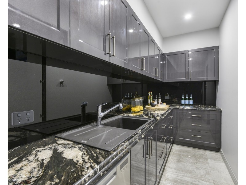 3113 Riverleigh Drive, Hope Island QLD 4212