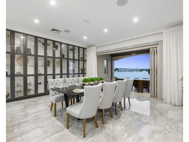 3113 Riverleigh Drive, Hope Island QLD 4212