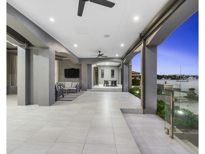 3113 Riverleigh Drive, Hope Island QLD 4212