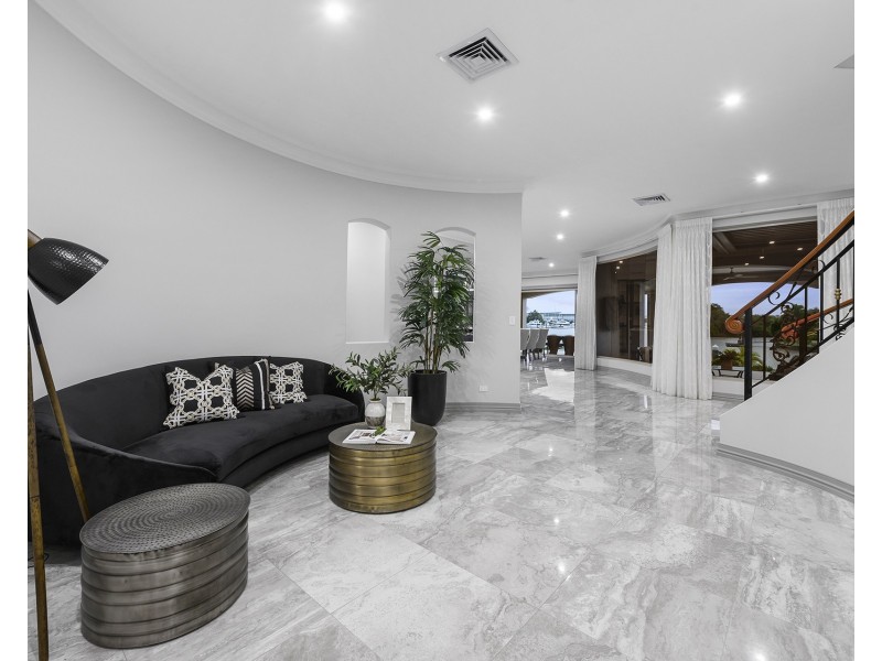 3113 Riverleigh Drive, Hope Island QLD 4212