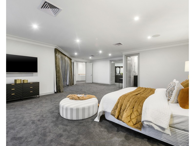 3113 Riverleigh Drive, Hope Island QLD 4212