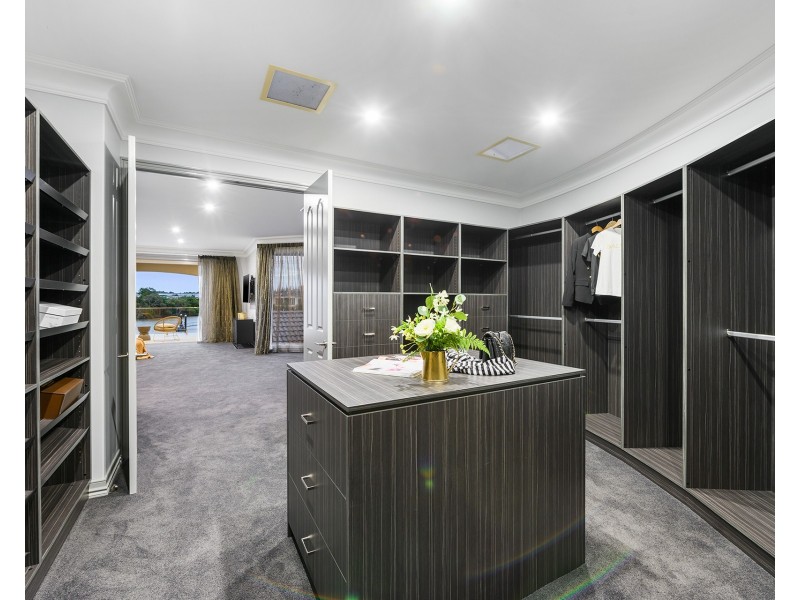 3113 Riverleigh Drive, Hope Island QLD 4212