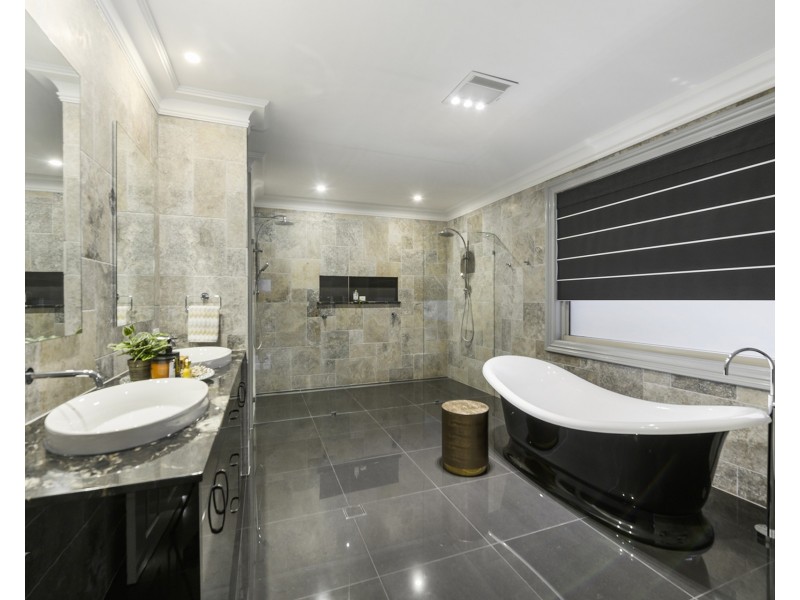 3113 Riverleigh Drive, Hope Island QLD 4212