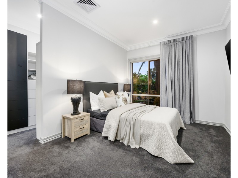 3113 Riverleigh Drive, Hope Island QLD 4212