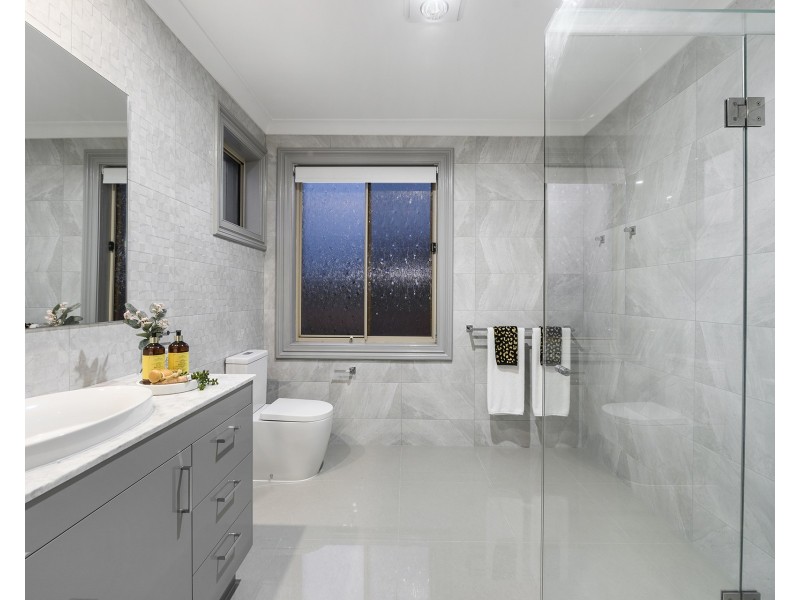 3113 Riverleigh Drive, Hope Island QLD 4212