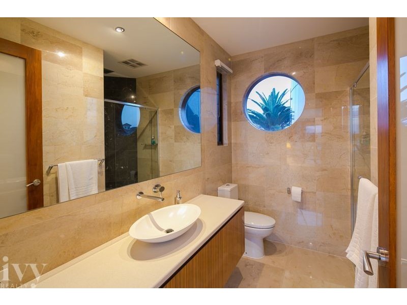 50 Knightsbridge Parade West, Sovereign Islands QLD 4216