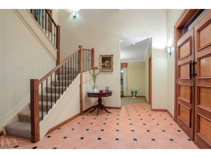 43 The Peninsula, Sovereign Islands QLD 4216