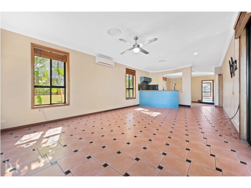 43 The Peninsula, Sovereign Islands QLD 4216