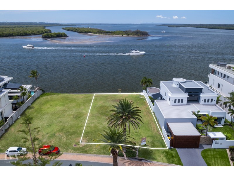 3 Knightsbridge Parade West, Sovereign Islands QLD 4216