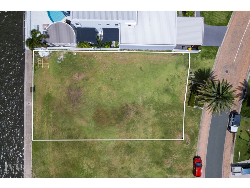 3 Knightsbridge Parade West, Sovereign Islands QLD 4216