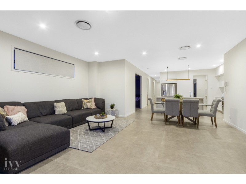 5043 Harbourview Drive, Hope Island QLD 4212