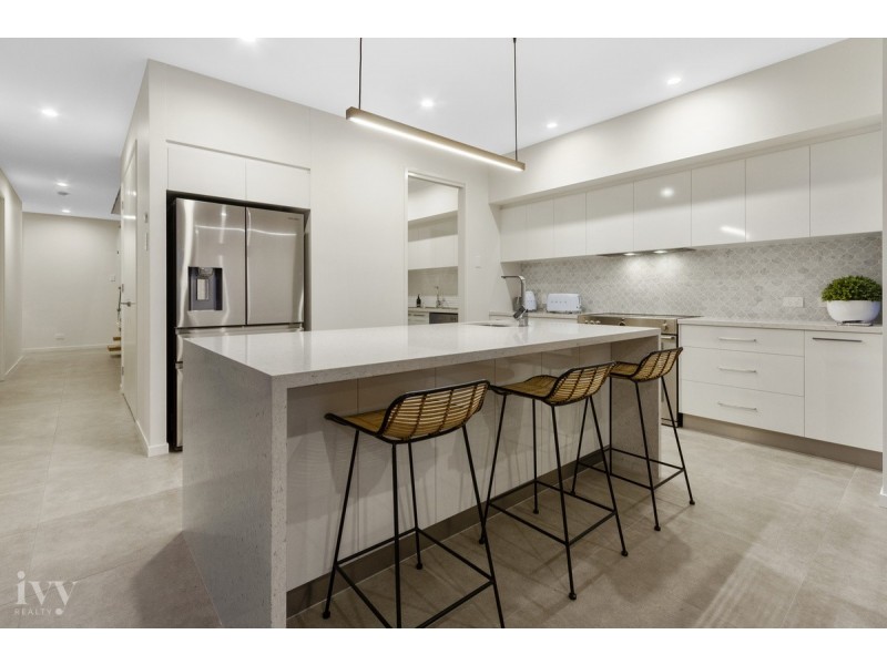 5043 Harbourview Drive, Hope Island QLD 4212