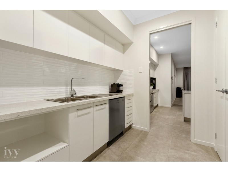 5043 Harbourview Drive, Hope Island QLD 4212