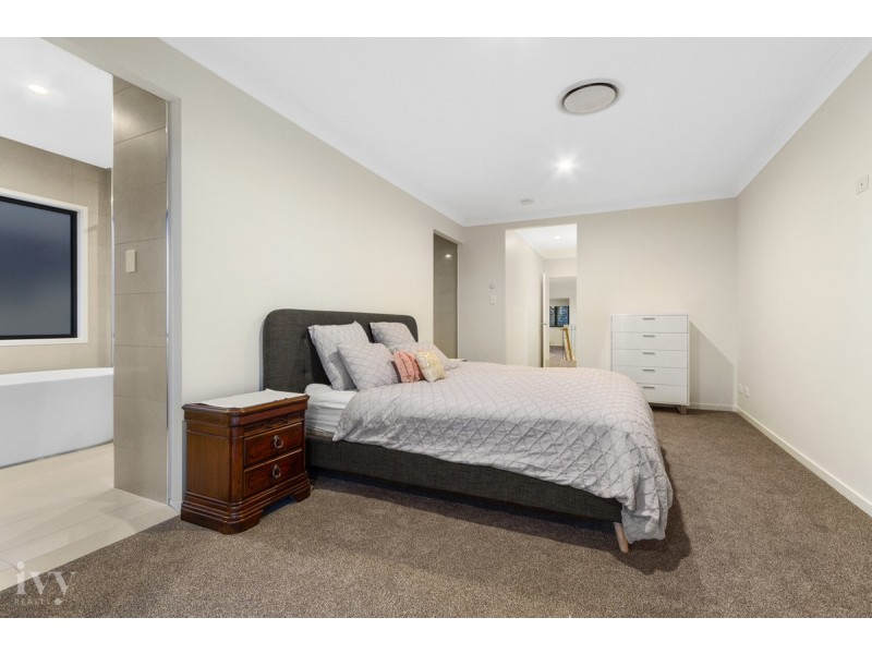 5043 Harbourview Drive, Hope Island QLD 4212