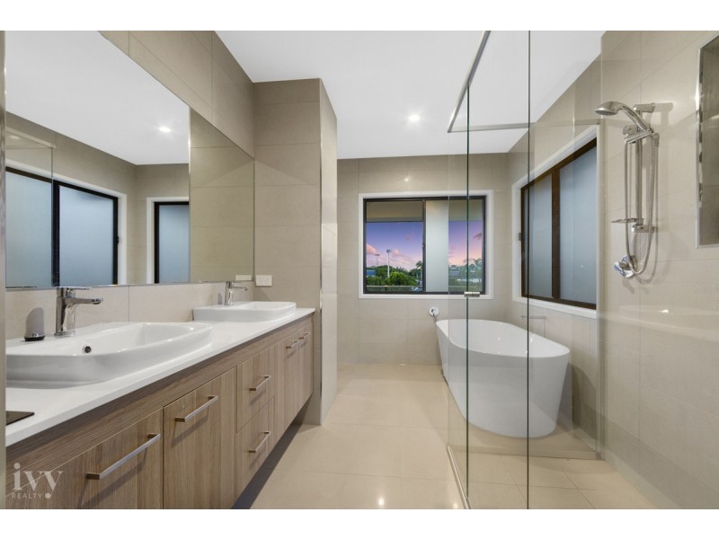 5043 Harbourview Drive, Hope Island QLD 4212