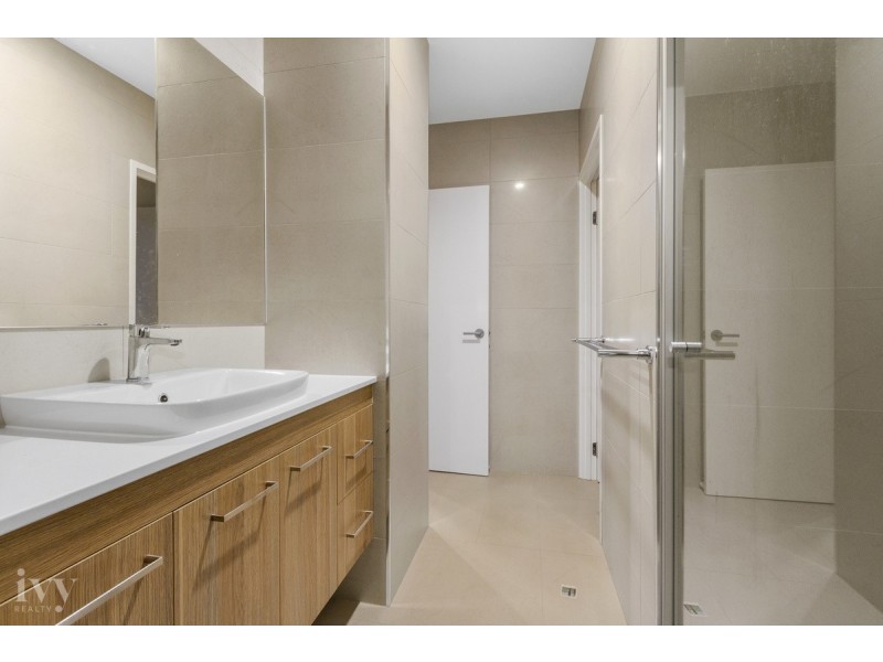 5043 Harbourview Drive, Hope Island QLD 4212