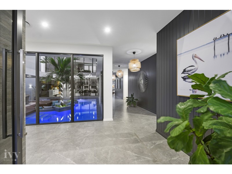 42 Knightsbridge Parade West, Sovereign Islands QLD 4216