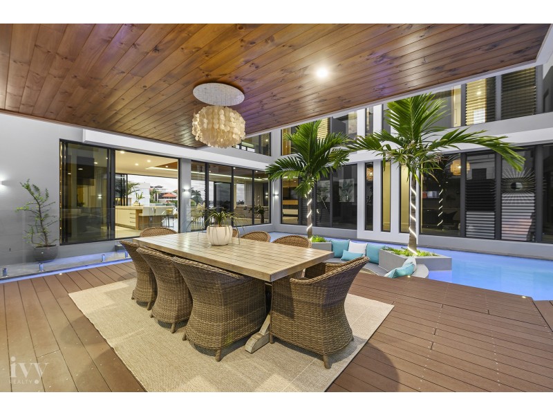 42 Knightsbridge Parade West, Sovereign Islands QLD 4216