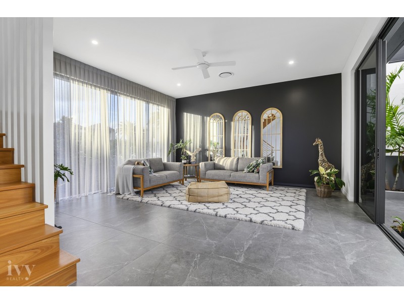 42 Knightsbridge Parade West, Sovereign Islands QLD 4216