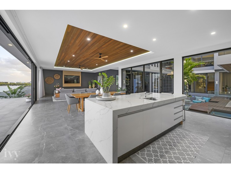 42 Knightsbridge Parade West, Sovereign Islands QLD 4216