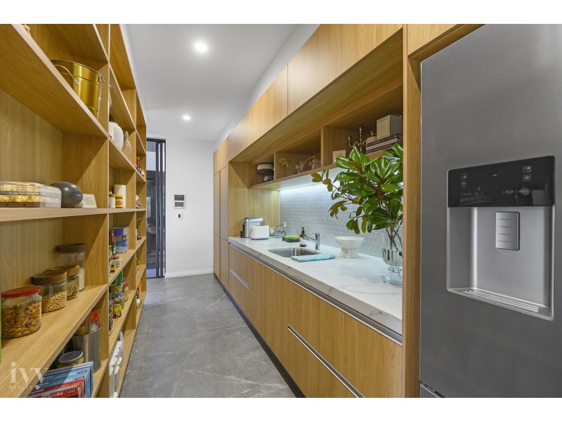 42 Knightsbridge Parade West, Sovereign Islands QLD 4216