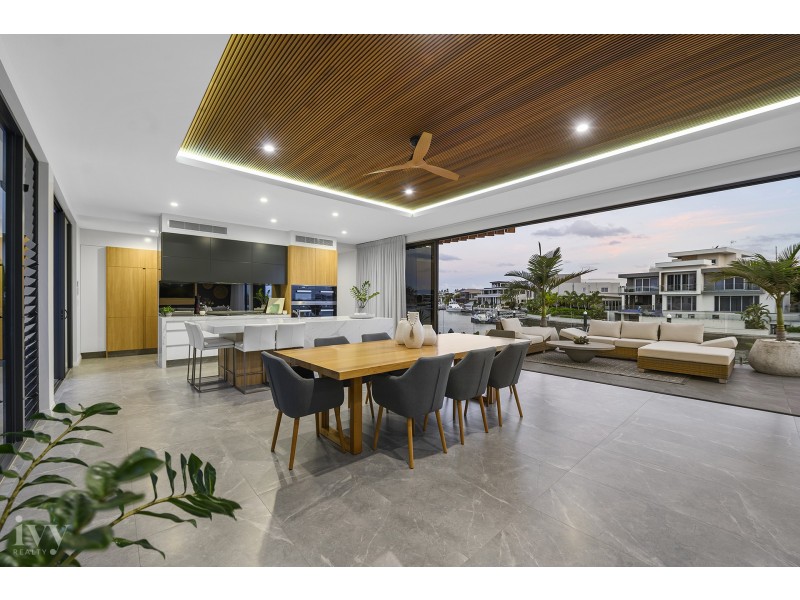 42 Knightsbridge Parade West, Sovereign Islands QLD 4216