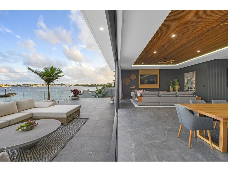 42 Knightsbridge Parade West, Sovereign Islands QLD 4216