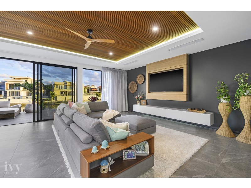 42 Knightsbridge Parade West, Sovereign Islands QLD 4216