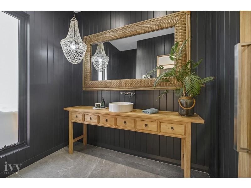 42 Knightsbridge Parade West, Sovereign Islands QLD 4216