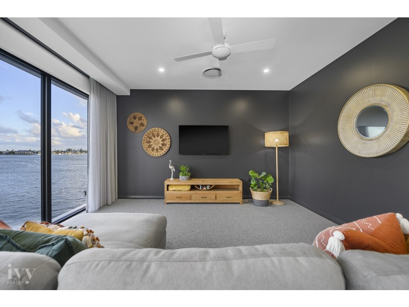 42 Knightsbridge Parade West, Sovereign Islands QLD 4216