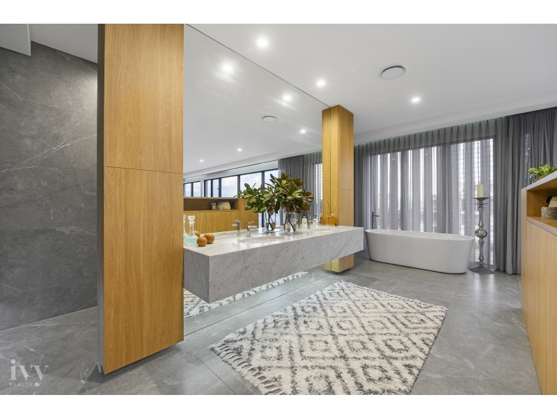 42 Knightsbridge Parade West, Sovereign Islands QLD 4216