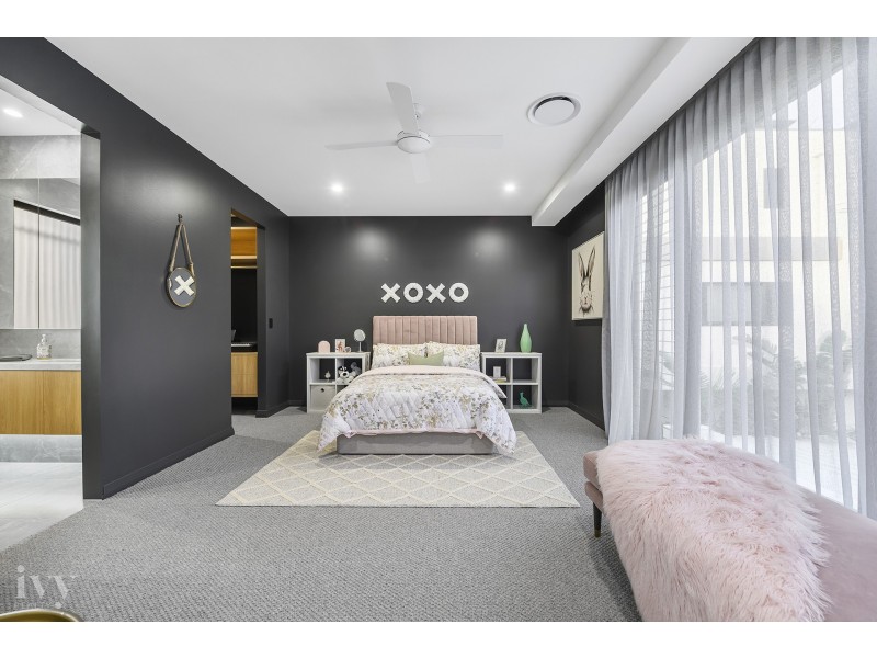 42 Knightsbridge Parade West, Sovereign Islands QLD 4216