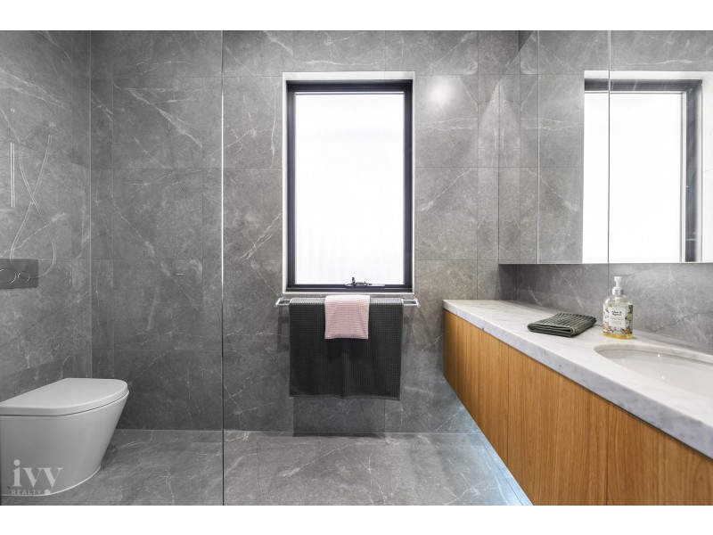 42 Knightsbridge Parade West, Sovereign Islands QLD 4216