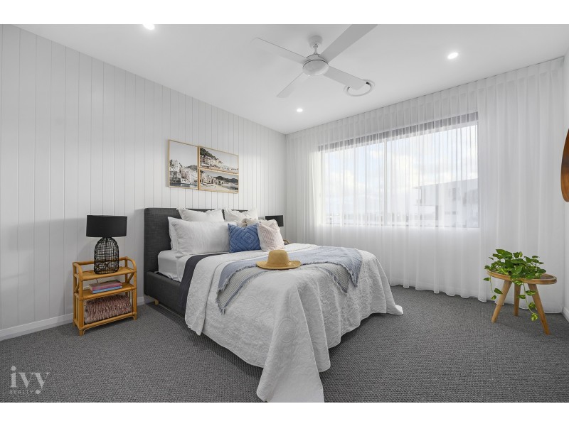 42 Knightsbridge Parade West, Sovereign Islands QLD 4216