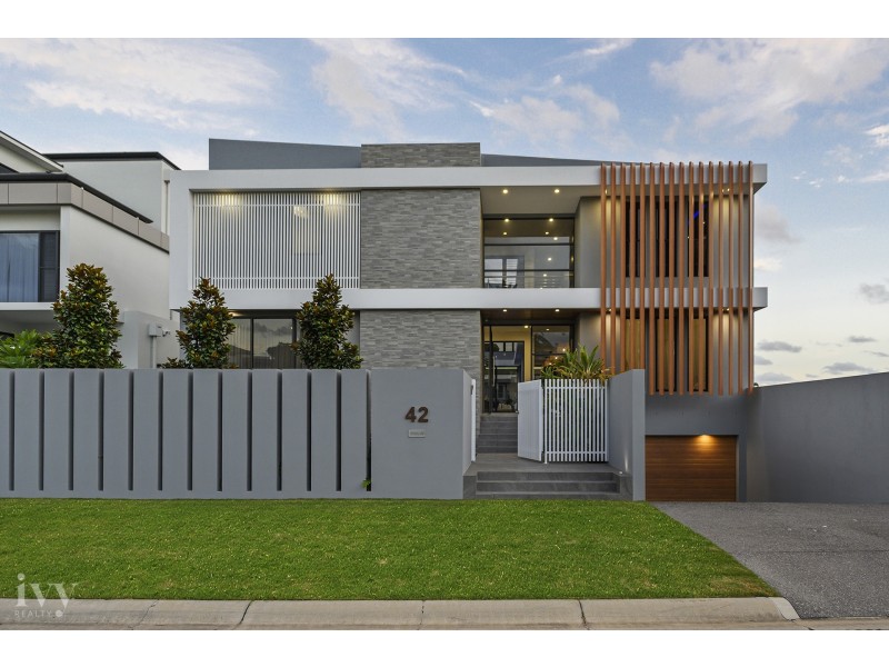 42 Knightsbridge Parade West, Sovereign Islands QLD 4216