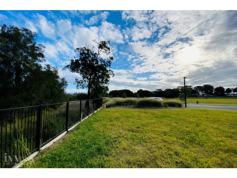 9231 Peter Senior Drive, Hope Island QLD 4212