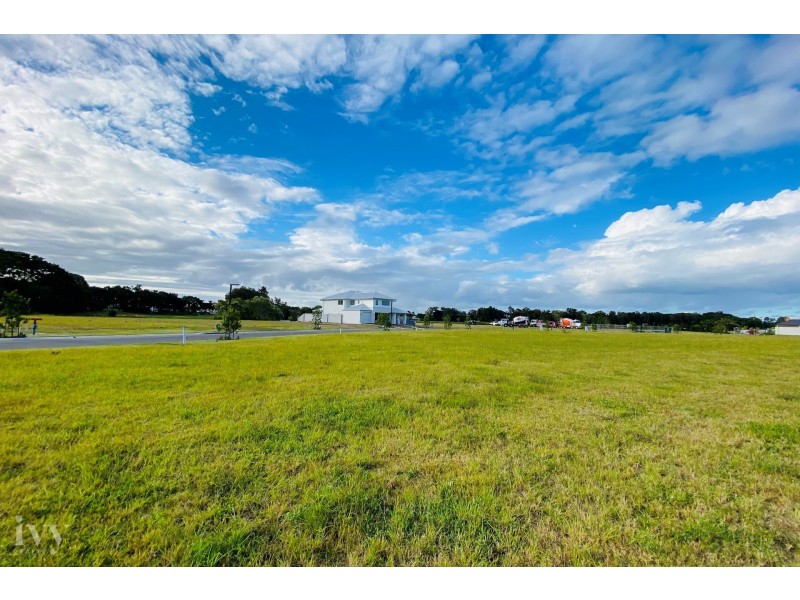 9231 Peter Senior Drive, Hope Island QLD 4212