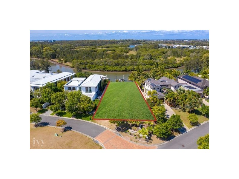 16 Edgewater Place, Helensvale QLD 4212