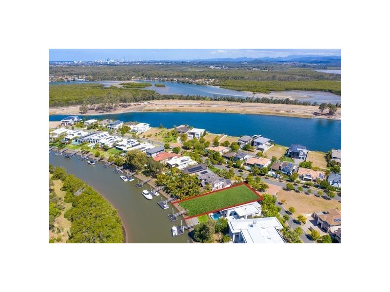 16 Edgewater Place, Helensvale QLD 4212