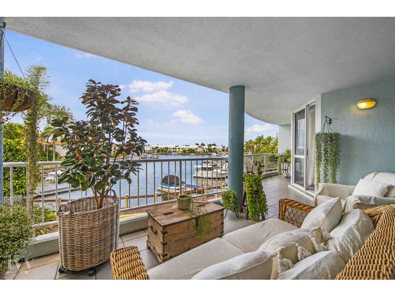 8/75-77 Morala Avenue, Runaway Bay QLD 4216